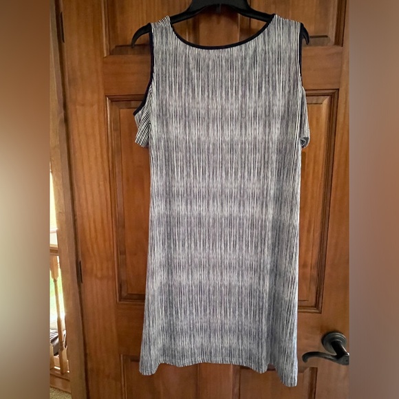 NWT navy white stripe cold shoulder dress - Picture 4 of 5